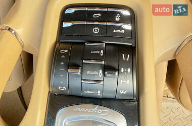 Внедорожник / Кроссовер Porsche Cayenne 2012 в 
