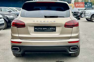 Внедорожник / Кроссовер Porsche Cayenne 2015 в 