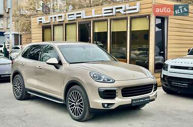 Внедорожник / Кроссовер Porsche Cayenne 2015 в 