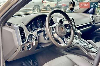Внедорожник / Кроссовер Porsche Cayenne 2015 в 