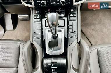 Внедорожник / Кроссовер Porsche Cayenne 2015 в 