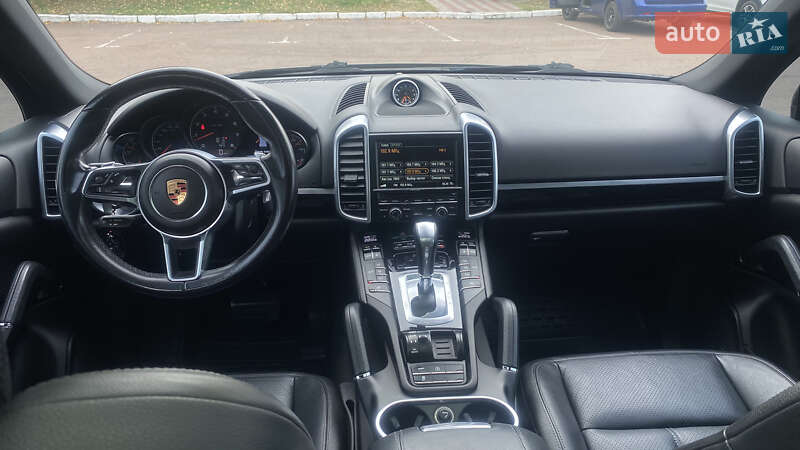 Позашляховик / Кросовер Porsche Cayenne 2016 в Чернігові