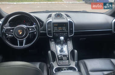Позашляховик / Кросовер Porsche Cayenne 2016 в 