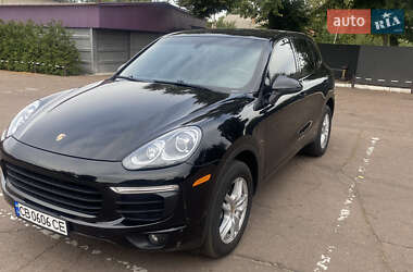 Позашляховик / Кросовер Porsche Cayenne 2016 в 