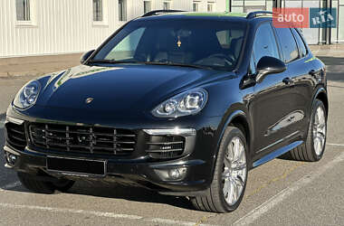 Внедорожник / Кроссовер Porsche Cayenne 2015 в 