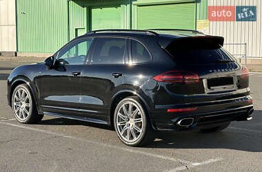Внедорожник / Кроссовер Porsche Cayenne 2015 в 