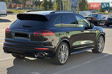 Внедорожник / Кроссовер Porsche Cayenne 2015 в 