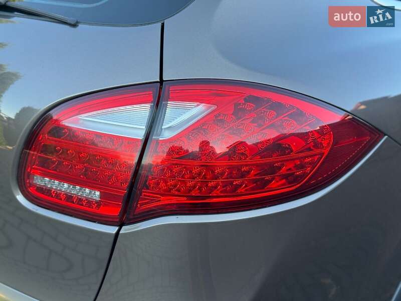 Внедорожник / Кроссовер Porsche Cayenne 2013 в Коростене