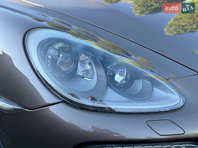 Внедорожник / Кроссовер Porsche Cayenne 2013 в Коростене