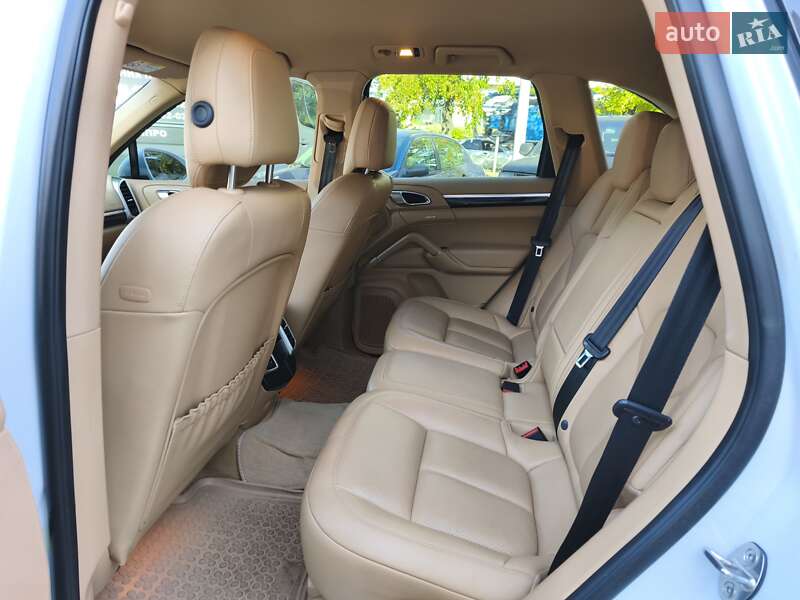 Внедорожник / Кроссовер Porsche Cayenne 2016 в Днепре фото 14 Внедорожник / Кроссовер Porsche Cayenne 2016 в Днепре