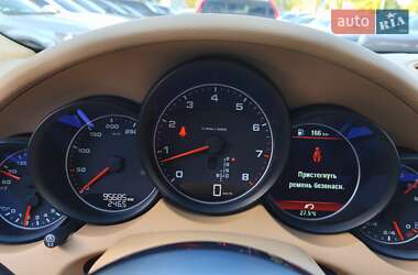 Внедорожник / Кроссовер Porsche Cayenne 2016 в 
