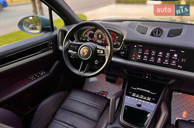 Позашляховик / Кросовер Porsche Cayenne 2023 в 