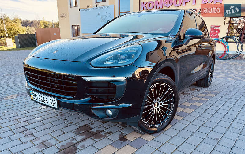 Внедорожник / Кроссовер Porsche Cayenne 2015 в Бродах