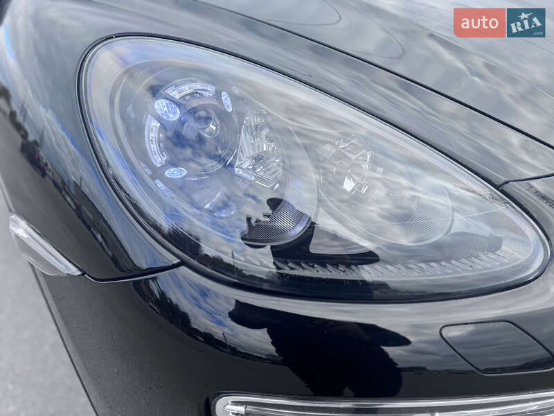 Позашляховик / Кросовер Porsche Cayenne 2014 в Харкові