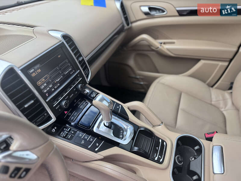 Позашляховик / Кросовер Porsche Cayenne 2014 в Харкові