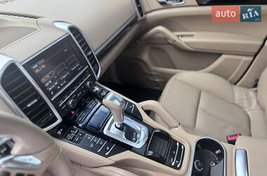 Внедорожник / Кроссовер Porsche Cayenne 2014 в 