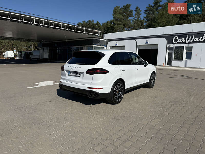Внедорожник / Кроссовер Porsche Cayenne 2016 в Луцке