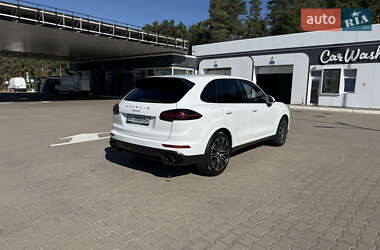 Позашляховик / Кросовер Porsche Cayenne 2016 в 
