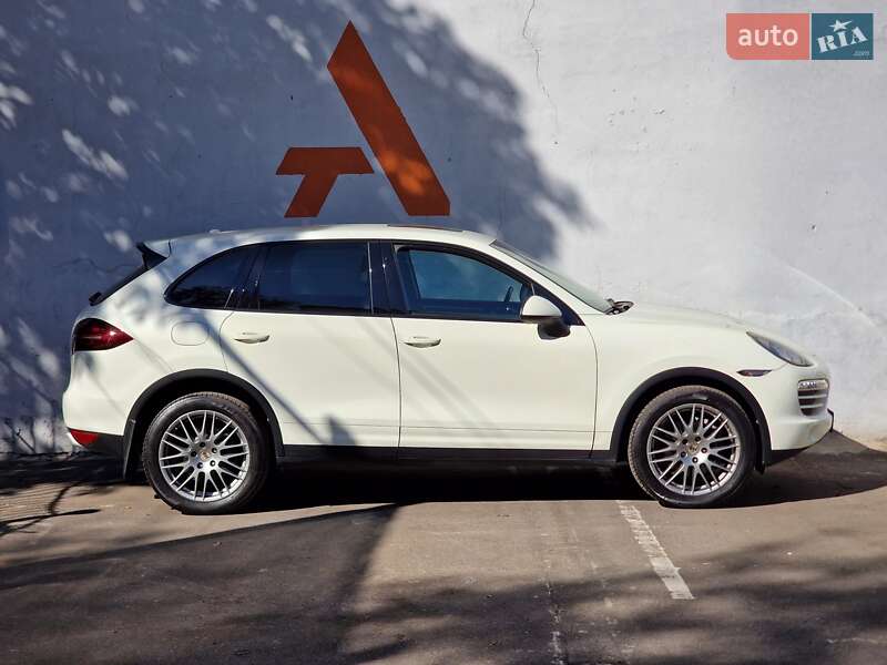 Внедорожник / Кроссовер Porsche Cayenne 2011 в Одессе