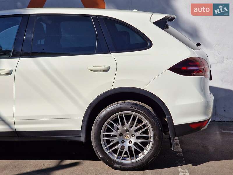 Внедорожник / Кроссовер Porsche Cayenne 2011 в Одессе