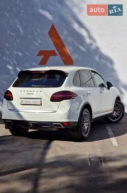 Внедорожник / Кроссовер Porsche Cayenne 2011 в 