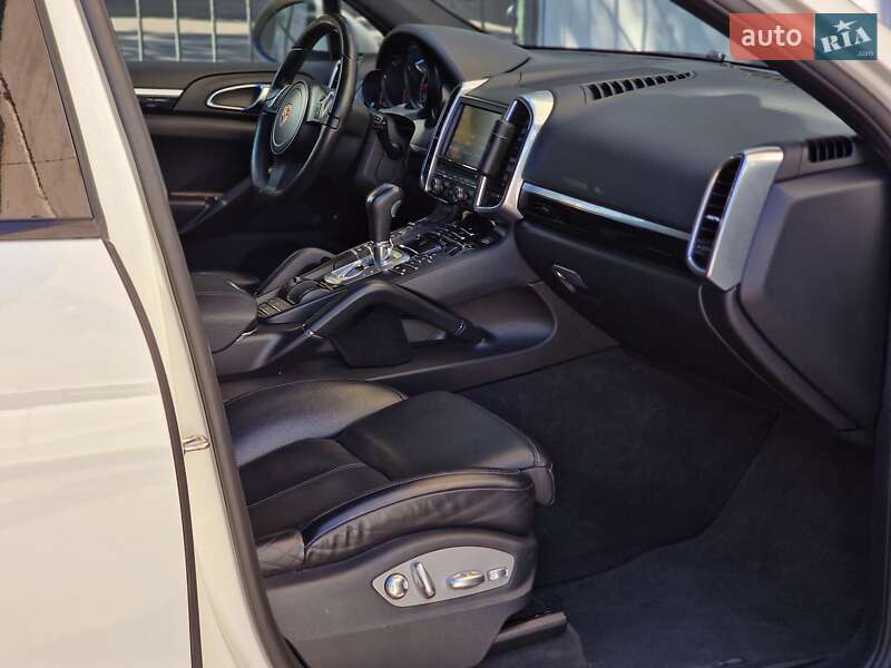 Внедорожник / Кроссовер Porsche Cayenne 2011 в Одессе