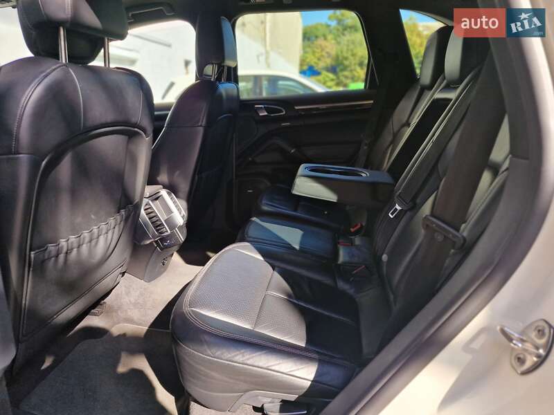 Внедорожник / Кроссовер Porsche Cayenne 2011 в Одессе