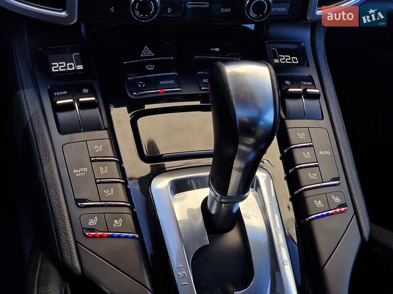 Внедорожник / Кроссовер Porsche Cayenne 2011 в Одессе