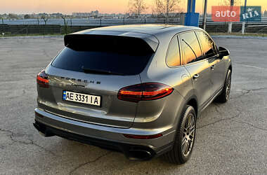 Внедорожник / Кроссовер Porsche Cayenne 2015 в 