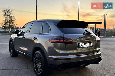 Внедорожник / Кроссовер Porsche Cayenne 2015 в 