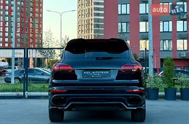 Позашляховик / Кросовер Porsche Cayenne 2016 в 