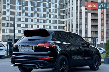 Позашляховик / Кросовер Porsche Cayenne 2016 в 