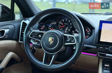 Позашляховик / Кросовер Porsche Cayenne 2016 в 