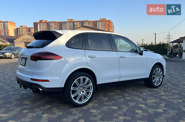 Позашляховик / Кросовер Porsche Cayenne 2016 в 