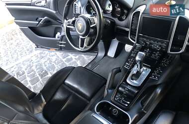 Внедорожник / Кроссовер Porsche Cayenne 2015 в 