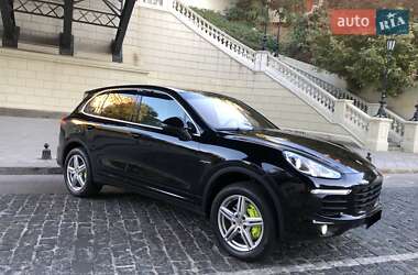 Внедорожник / Кроссовер Porsche Cayenne 2015 в 