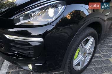 Внедорожник / Кроссовер Porsche Cayenne 2015 в 