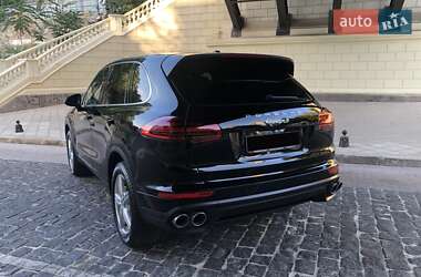 Внедорожник / Кроссовер Porsche Cayenne 2015 в 