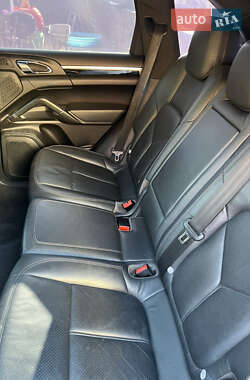Внедорожник / Кроссовер Porsche Cayenne 2011 в 