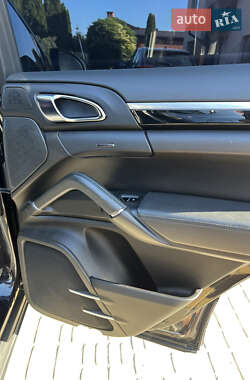 Внедорожник / Кроссовер Porsche Cayenne 2011 в 