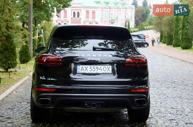 Позашляховик / Кросовер Porsche Cayenne 2015 в 