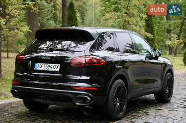 Позашляховик / Кросовер Porsche Cayenne 2015 в 