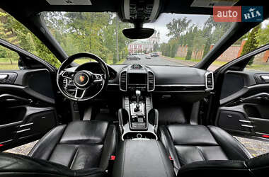 Позашляховик / Кросовер Porsche Cayenne 2015 в 