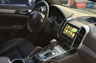 Позашляховик / Кросовер Porsche Cayenne 2012 в 