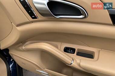 Позашляховик / Кросовер Porsche Cayenne 2011 в 