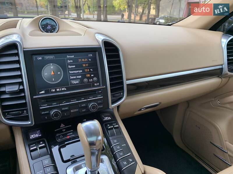 Позашляховик / Кросовер Porsche Cayenne 2011 в Кам'янському
