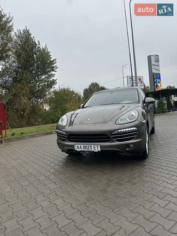 Позашляховик / Кросовер Porsche Cayenne 2012 в Києві