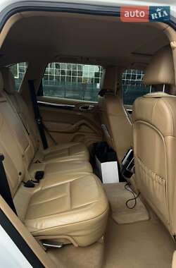 Внедорожник / Кроссовер Porsche Cayenne 2014 в 