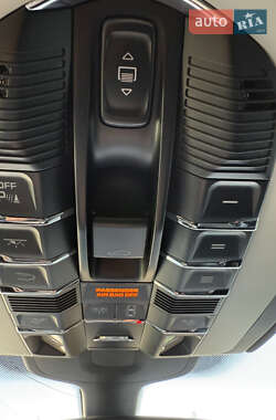 Внедорожник / Кроссовер Porsche Cayenne 2011 в 