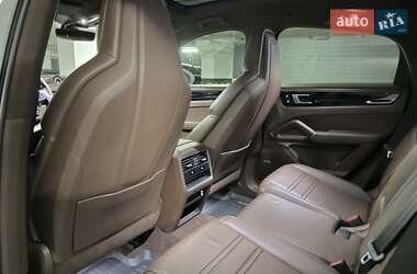 Внедорожник / Кроссовер Porsche Cayenne 2019 в 
